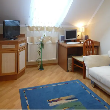 酒店 Eney Attic Three-room 3*