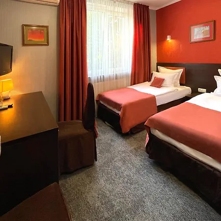 Eney Attic Three-room ホテル 3*