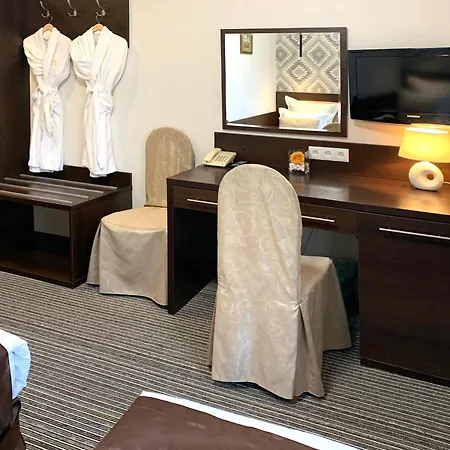 Eney Attic Three-room ホテル リヴィウ