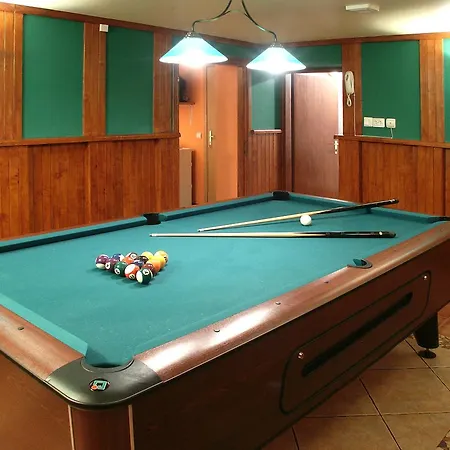 Eney Attic Three-room ホテル リヴィウ