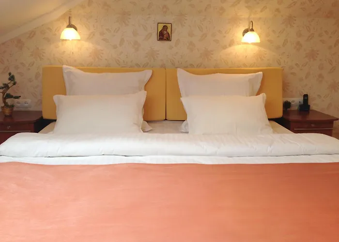 מלון Eney Attic Three-room