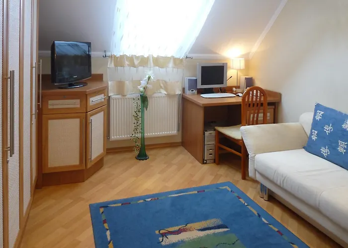 מלון Eney Attic Three-room 3*