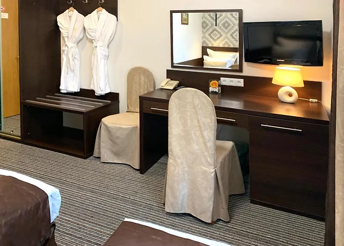 Eney Attic Three-room ホテル リヴィウ