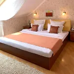 Eney Attic Three-room מלון 3*