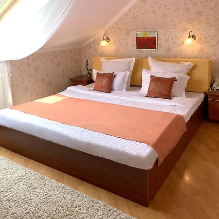 Eney Attic Three-room Отель 3*