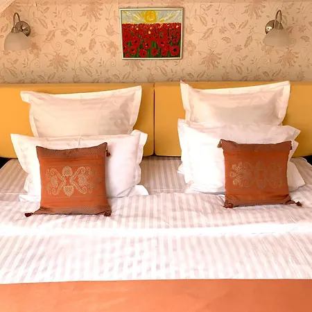 Eney Attic Three-room