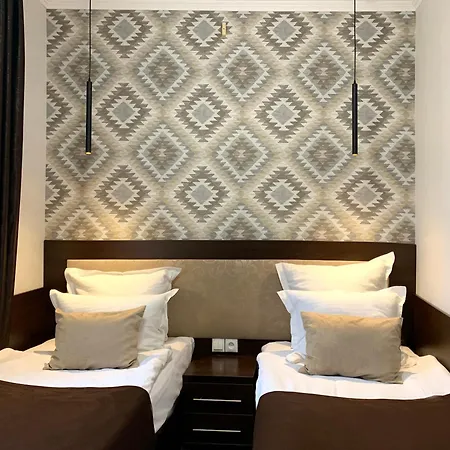 מלון Eney Attic Three-room 3*